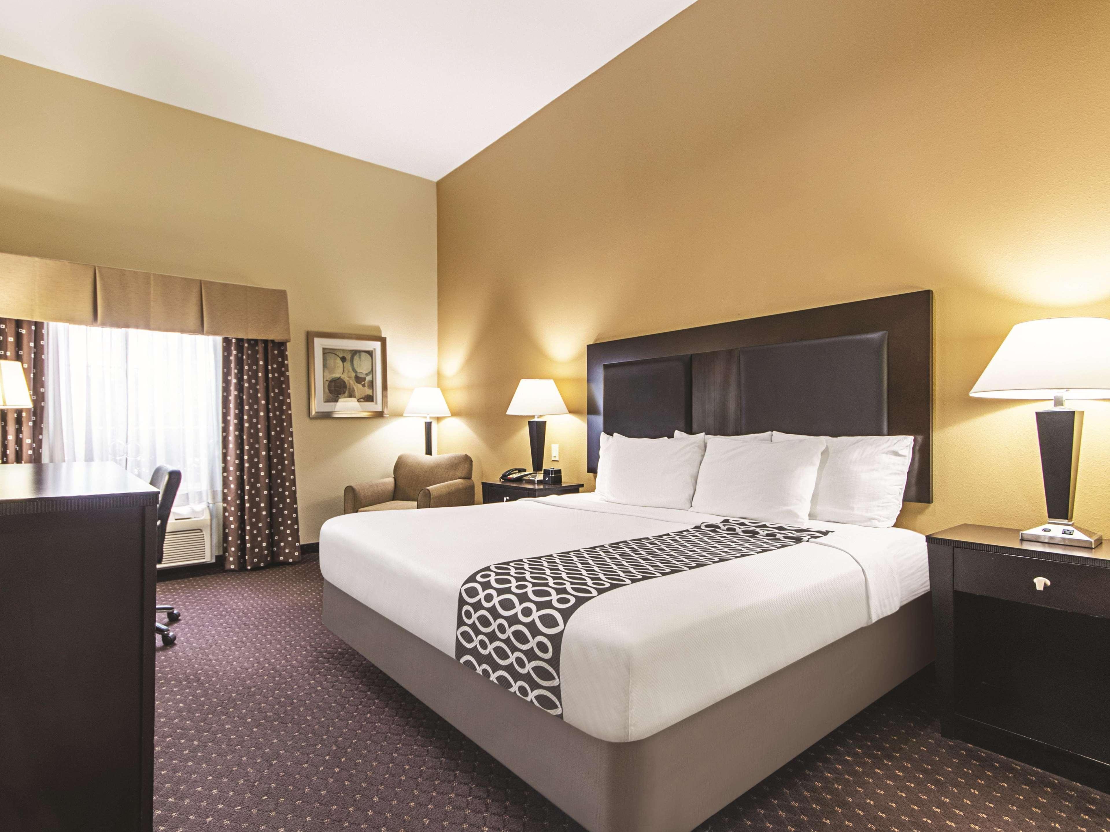 La Quinta By Wyndham Houston New Caney Exterior photo