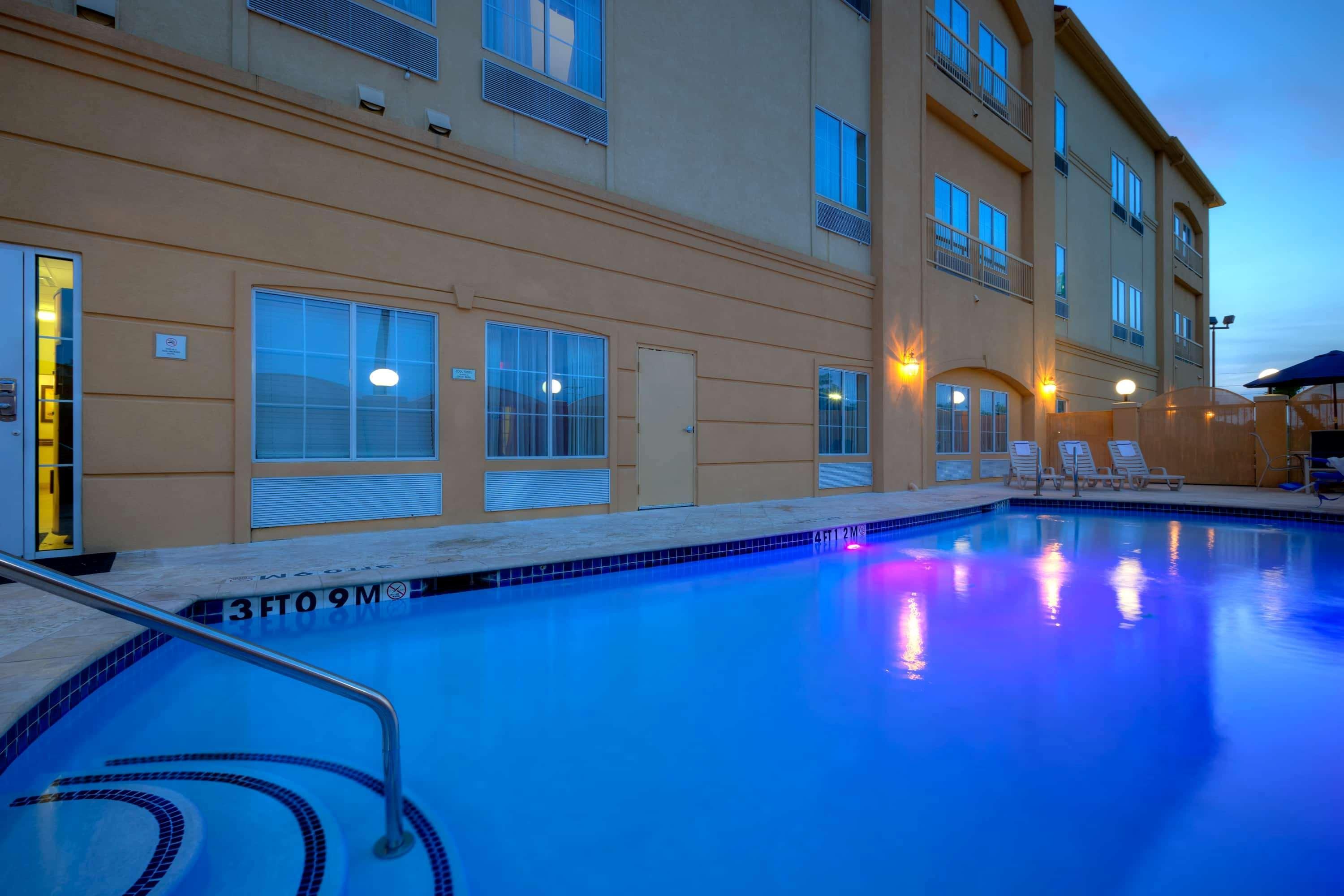 La Quinta By Wyndham Houston New Caney Exterior photo
