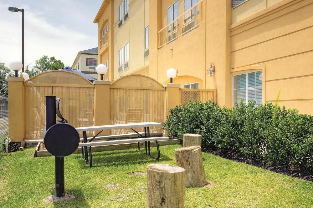 La Quinta By Wyndham Houston New Caney Exterior photo