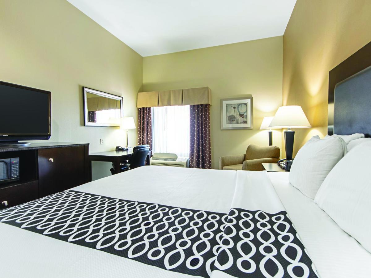 La Quinta By Wyndham Houston New Caney Exterior photo
