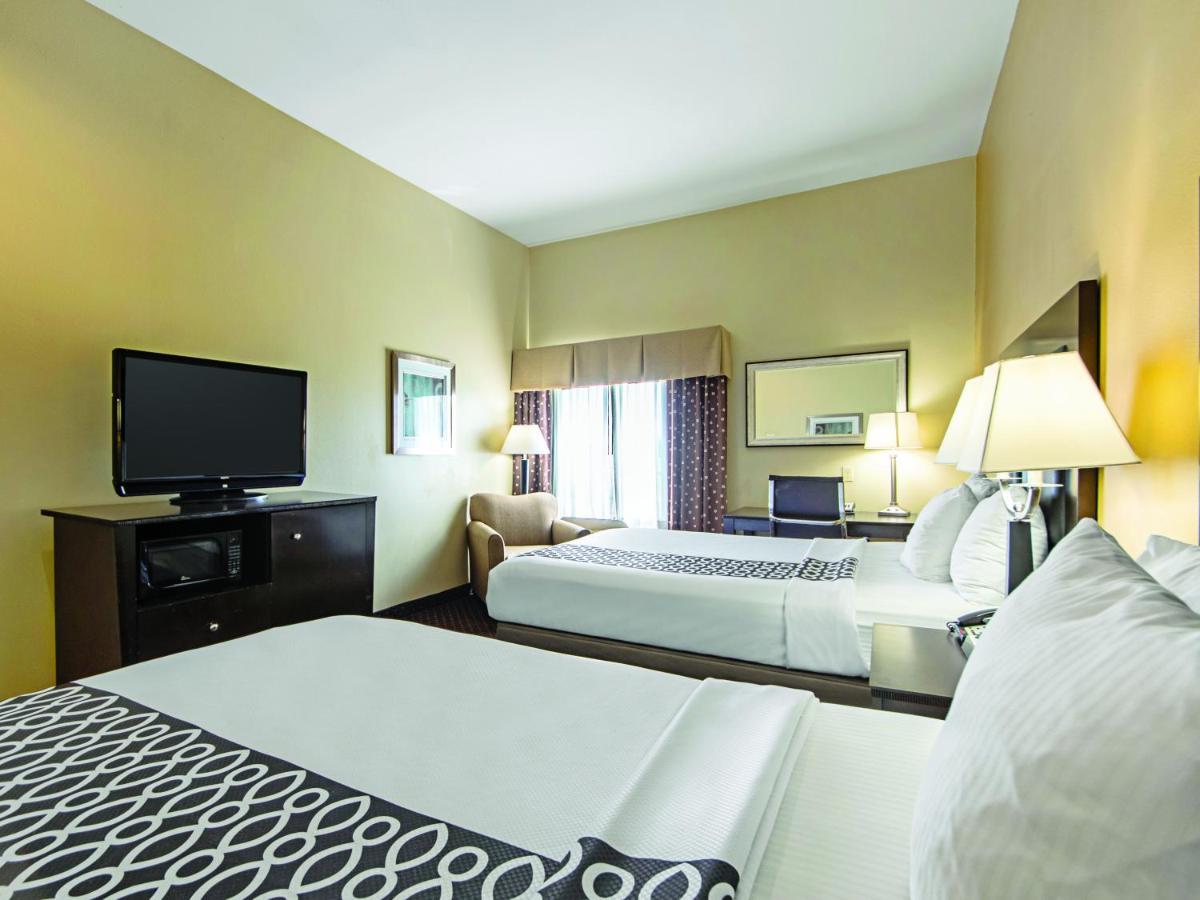 La Quinta By Wyndham Houston New Caney Exterior photo